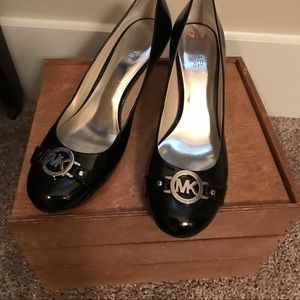 Michael Kors black patent pump